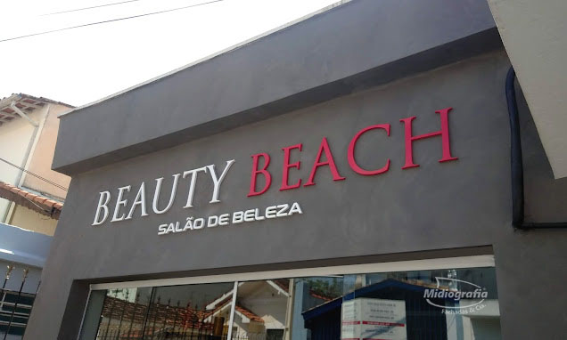 Fachada com Letras em Relevo